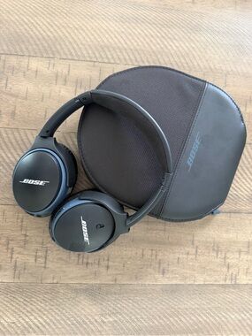 Bose Over-Ear Headphones with Zip Carry Case – Black and Dark Blue